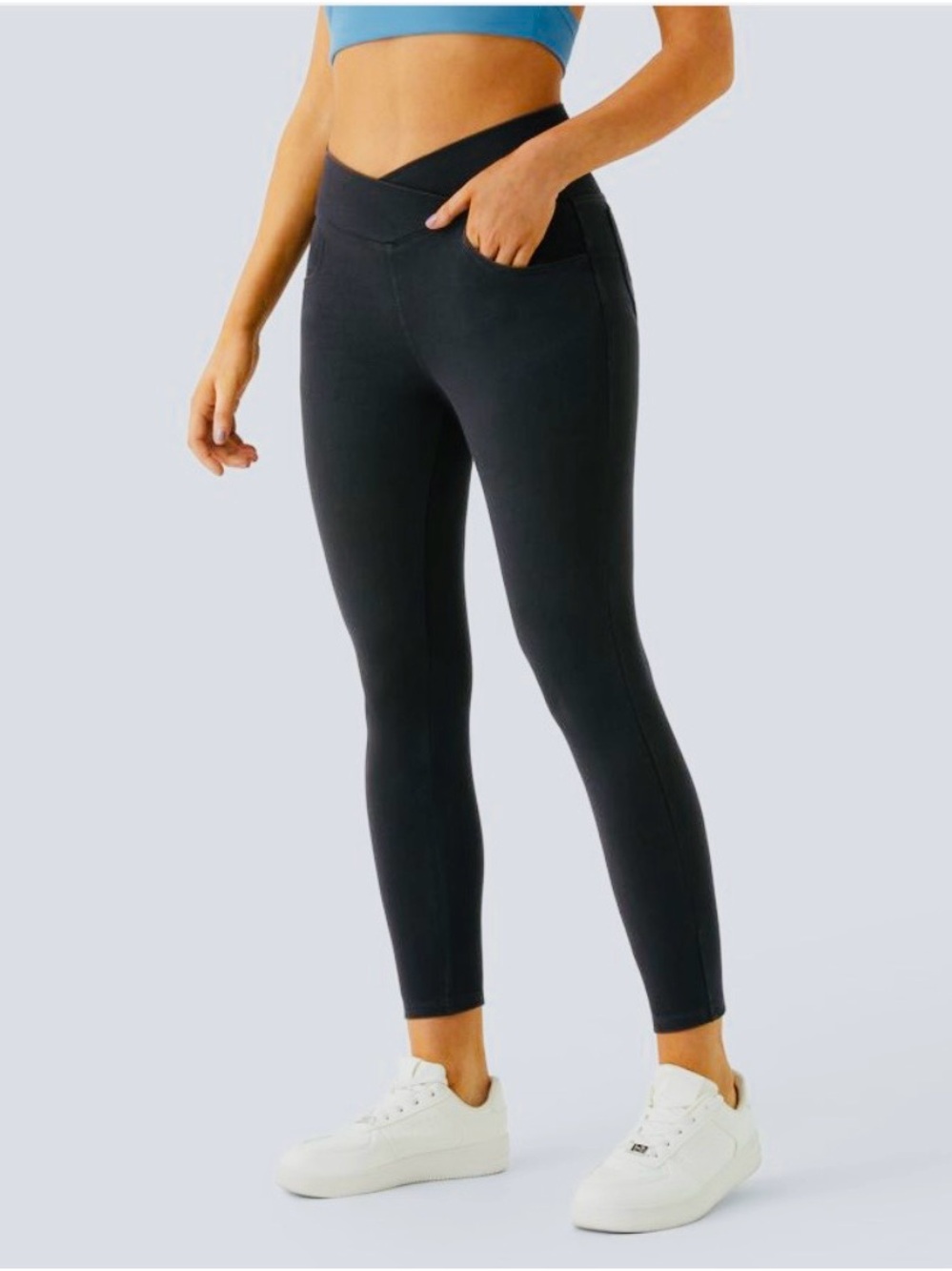 HALARA Black High-Waist V-Sculpt Leggings with Pockets